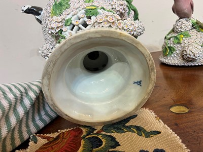 Lot 85 - A pair of Meissen Schneeballen vases and covers