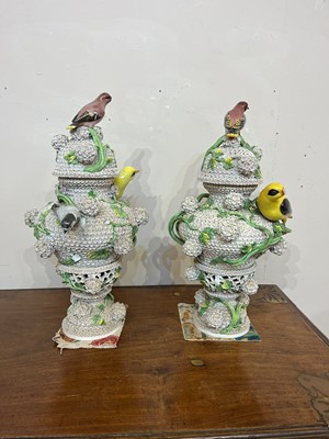 Lot 85 - A pair of Meissen Schneeballen vases and covers