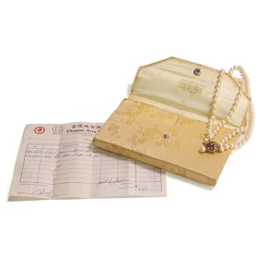 Lot 204 - A uniform two row cultured pearl necklace