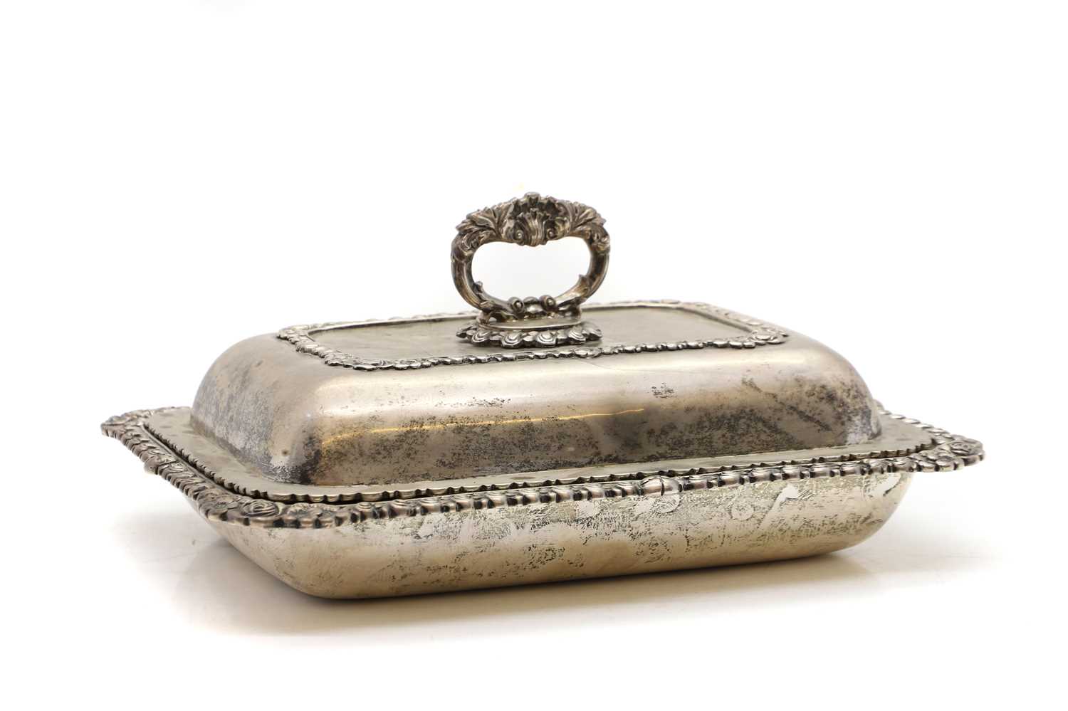 Lot 35 - A George IV silver entree dish and cover