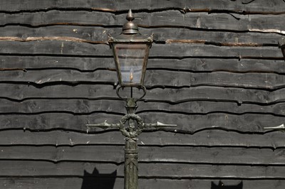 Lot 460 - A pair of Regency cast iron pier lights