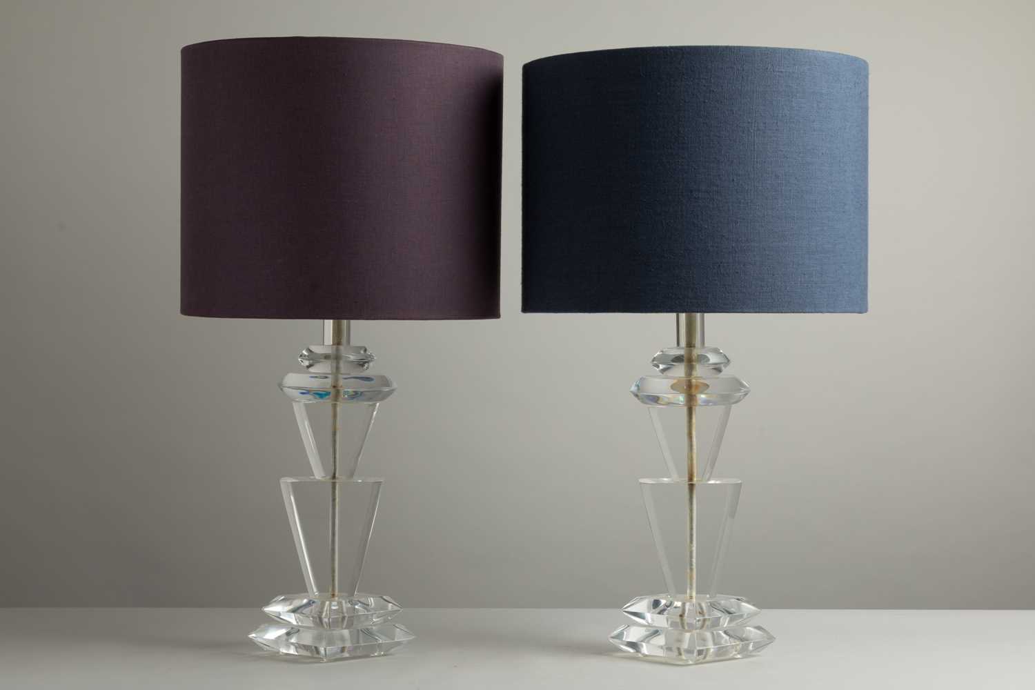 Lot 18 - A pair of sculptural Lucite table lamps