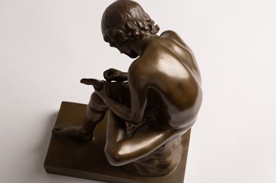 Lot 56 - A bronze figure of Spinario