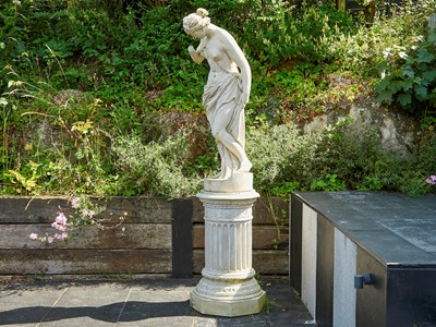 Lot 443 - A figure of Venus