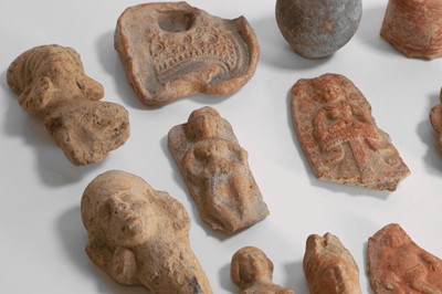Lot 286 - A collection of Chandraketugarh terracotta pottery
