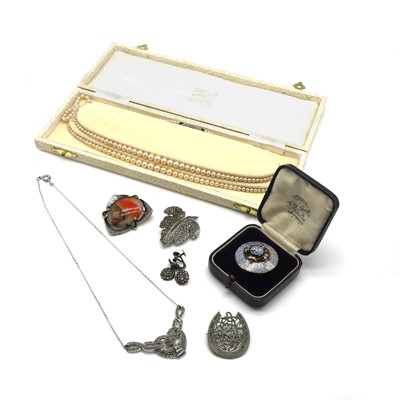 Lot 448 - A group of antique and vintage silver and costume jewellery