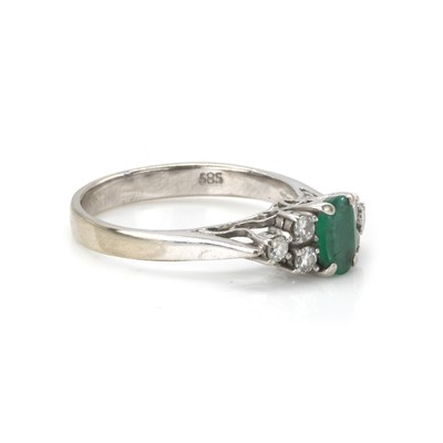Lot 90 - A white gold emerald and diamond ring