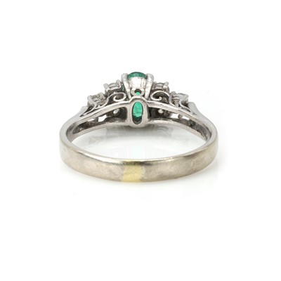 Lot 90 - A white gold emerald and diamond ring