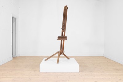 Lot 485 - A beech adjustable travel artist's easel by Winsor & Newton