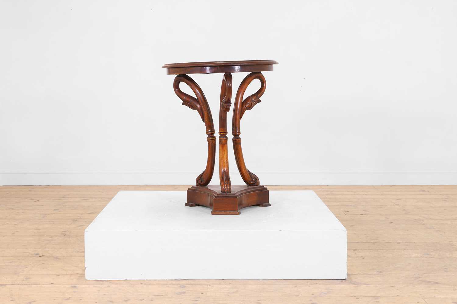 Lot 87 - A Regency-style mahogany occasional table