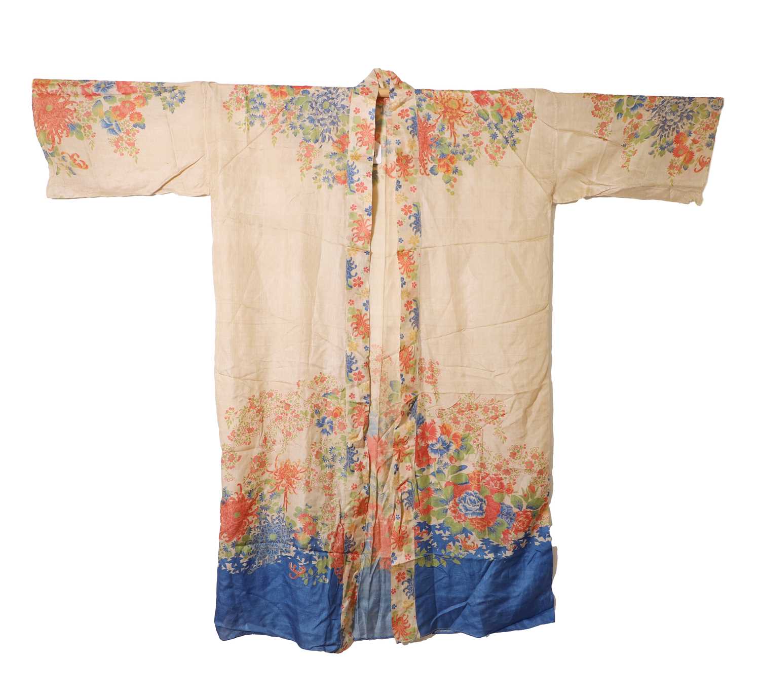 Lot 83 - A Chinese silk robe