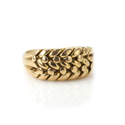 Lot 467 - A keeper ring