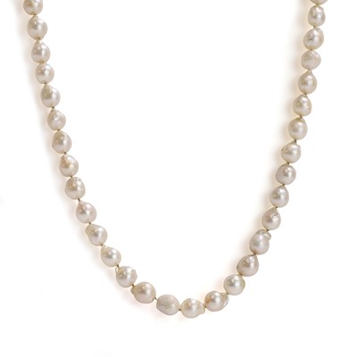 Lot 186 - A baroque cultured pearl necklace.
