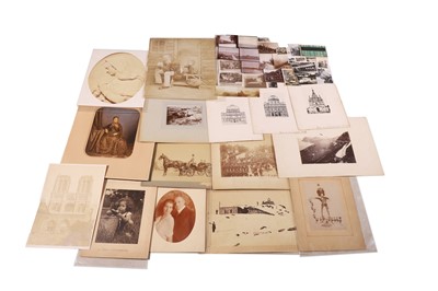 Lot 41 - A large collection of portraits, prints and drawings