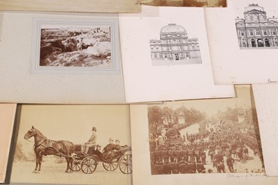 Lot 41 - A large collection of portraits, prints and drawings