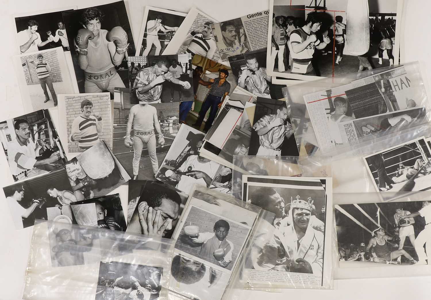 Lot 72 - A large collection of boxing press photographs