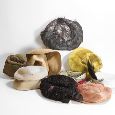 Lot 124 - A collection of vintage hats