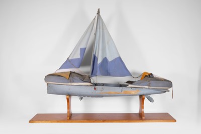 Lot 166 - A model rescue boat