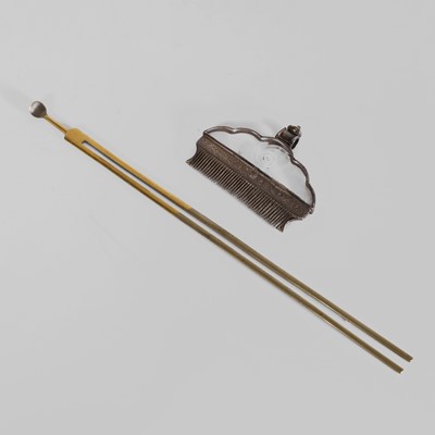 Lot 294 - A comb and a hairpin