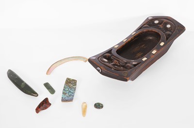 Lot 283 - A collection of Inuit and Maori objects