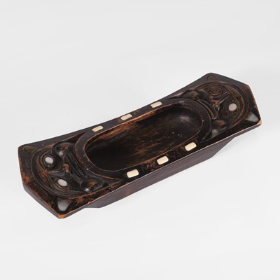 Lot 283 - A collection of Inuit and Maori objects