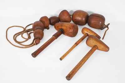 Lot 302 - A collection of treen