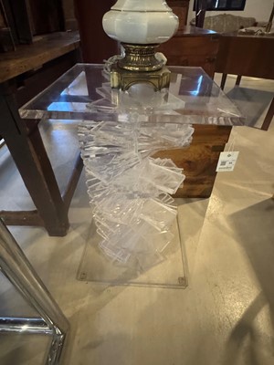 Lot 33 - A pair of Lucite pedestals