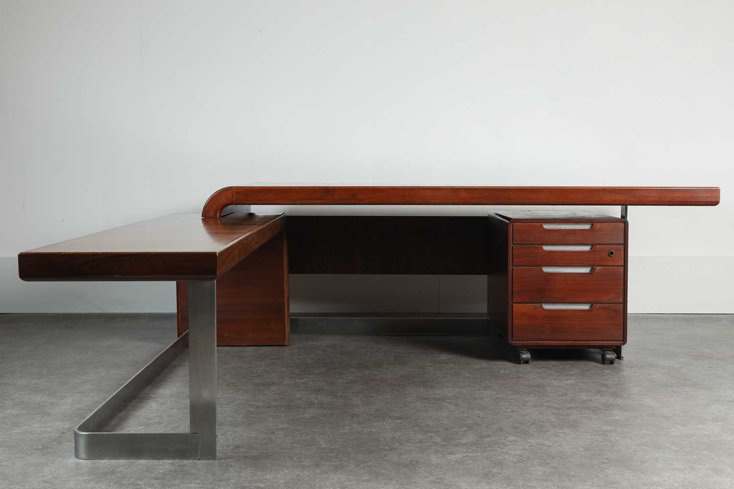Lot 228 - A walnut executive desk