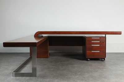 Lot 228 - A walnut executive desk