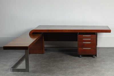 Lot 228 - A walnut executive desk