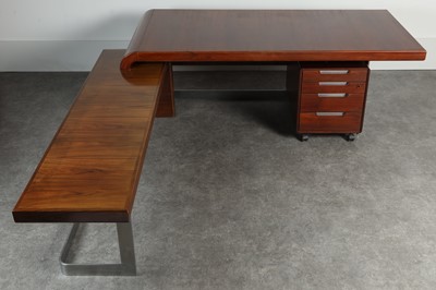Lot 228 - A walnut executive desk