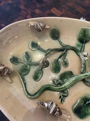 Lot 184 - A Palissy ware serving dish