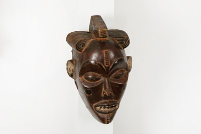 Lot 105 - A carved and pierced wood mask