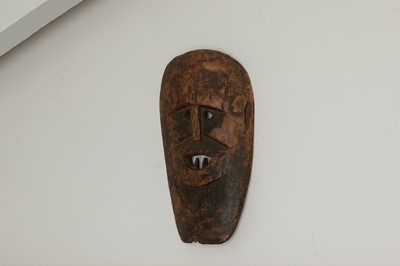 Lot 389 - A carved mask