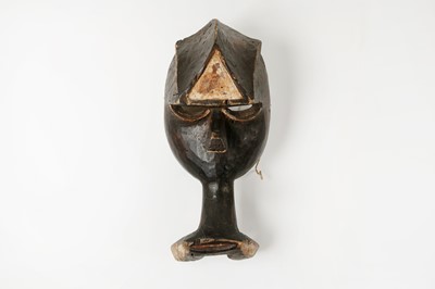 Lot 390 - A carved and painted gon (gorilla) mask