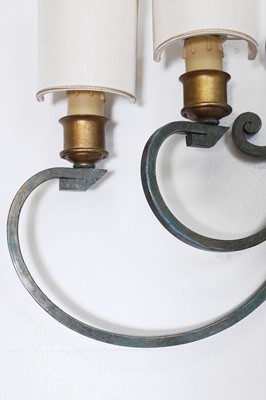 Lot 476 - A pair of toleware and parcel-gilt wall lights