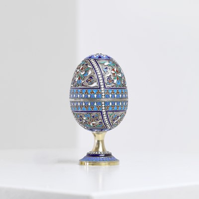 Lot 284 - A silver-gilt and cloisonné egg