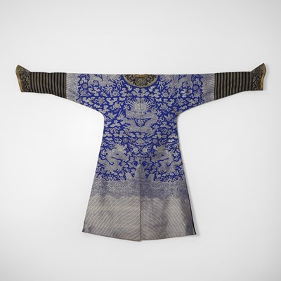 Lot 160 - A Chinese brocade-weave dragon robe