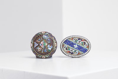 Lot 296 - A silver and cloisonné snuffbox