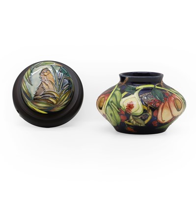 Lot 319 - A Moorcroft pottery vase in the Queens Choice pattern