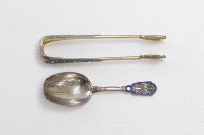 Lot 300 - A silver and cloisonné sugar shovel and a pair of tongs