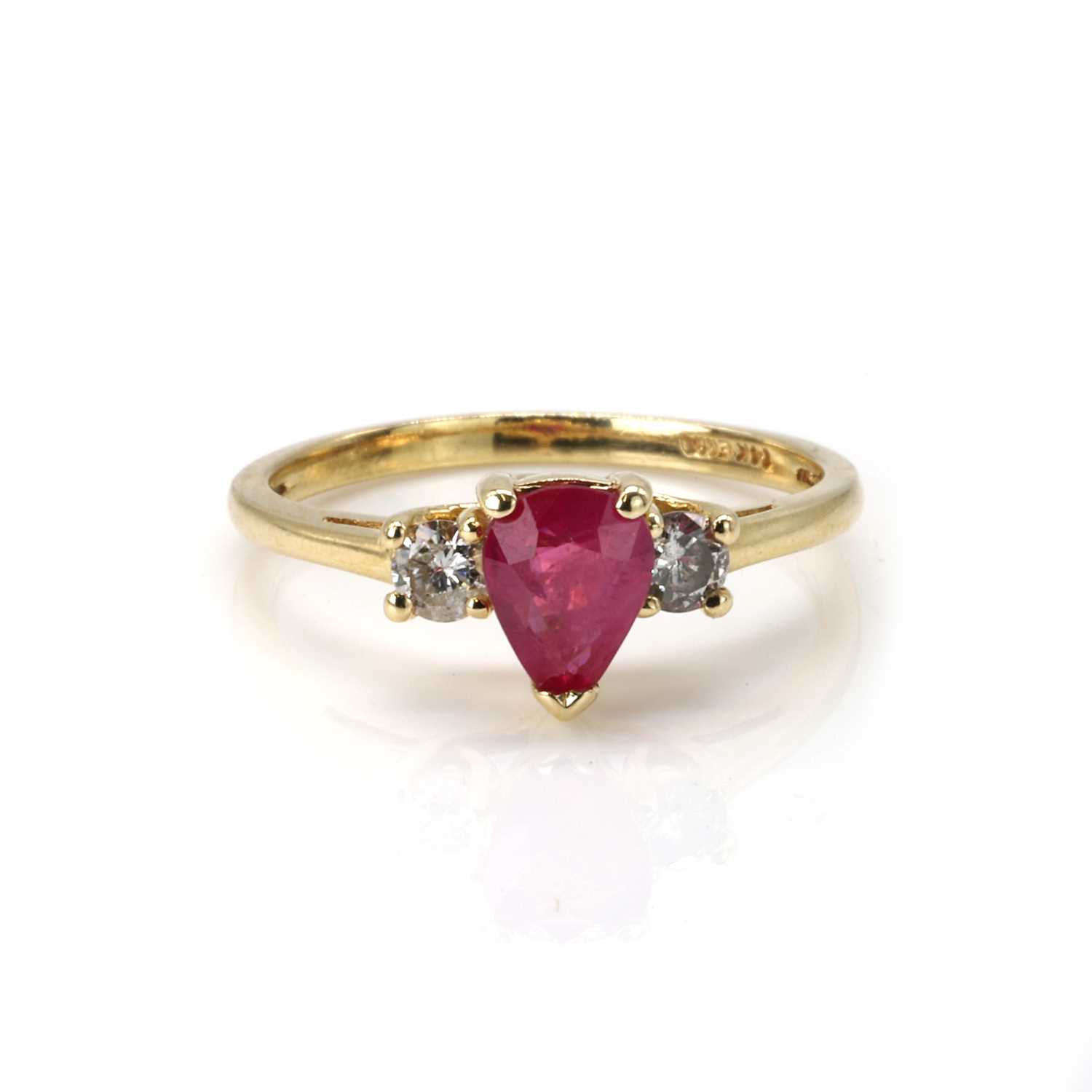 Lot 113 - A ruby and diamond ring