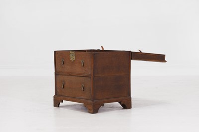 Lot 19 - An oak close stool