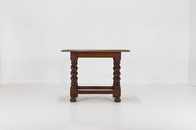Lot 16 - An oak side table