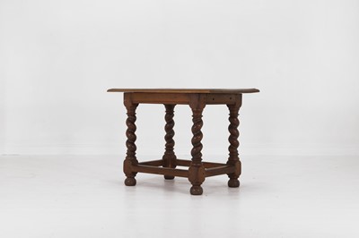 Lot 16 - An oak side table