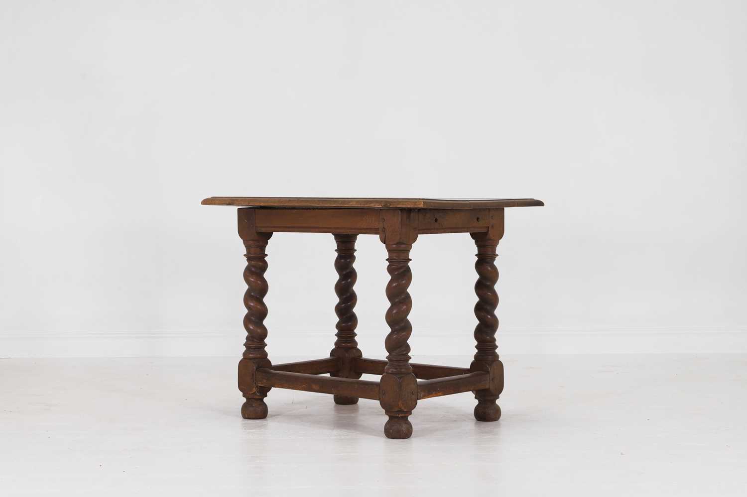 Lot 16 - An oak side table