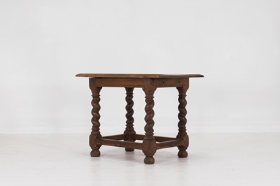 Lot 16 - An oak side table