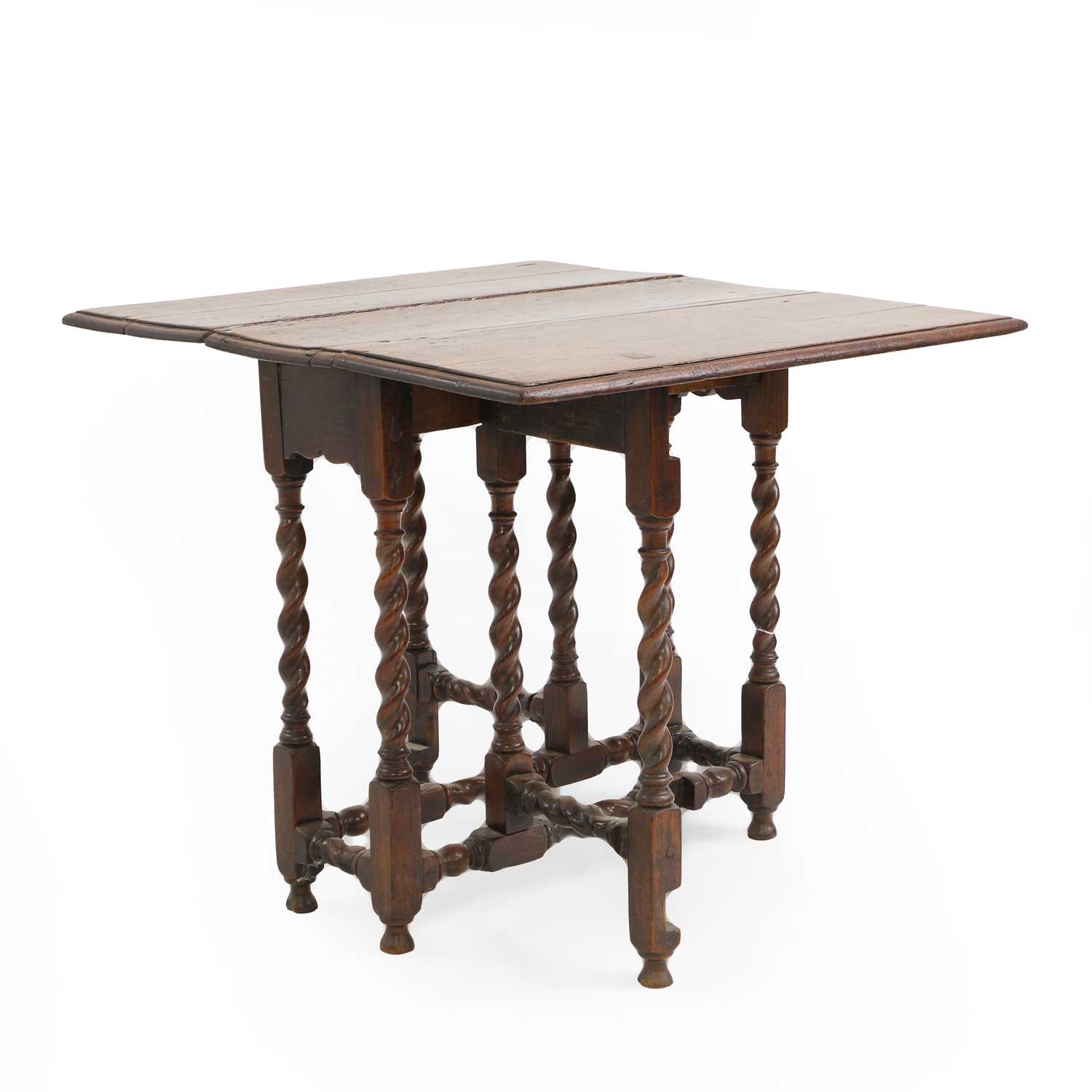 Lot 378 - An oak drop leaf table