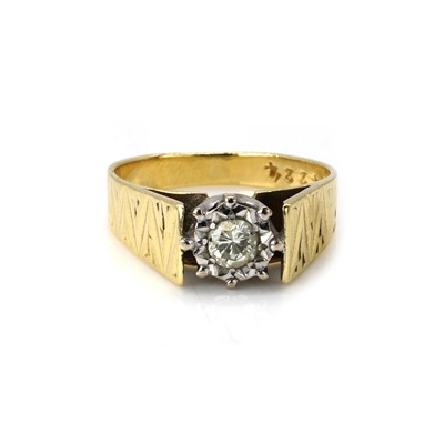 Lot 474 - A gentlemen's 18ct gold diamond single stone ring