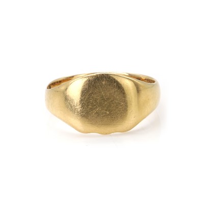 Lot 473 - An 18ct gold signet ring